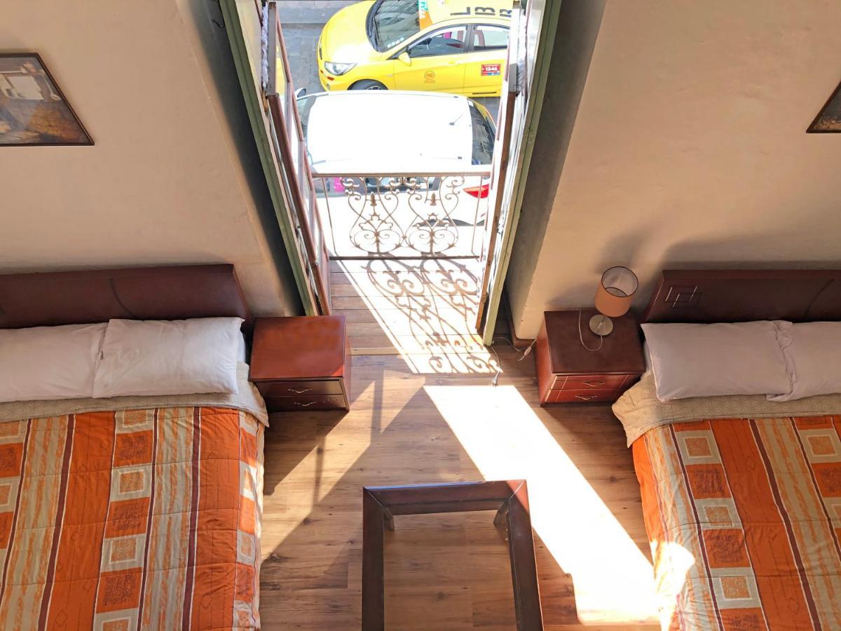 Latina Hostal