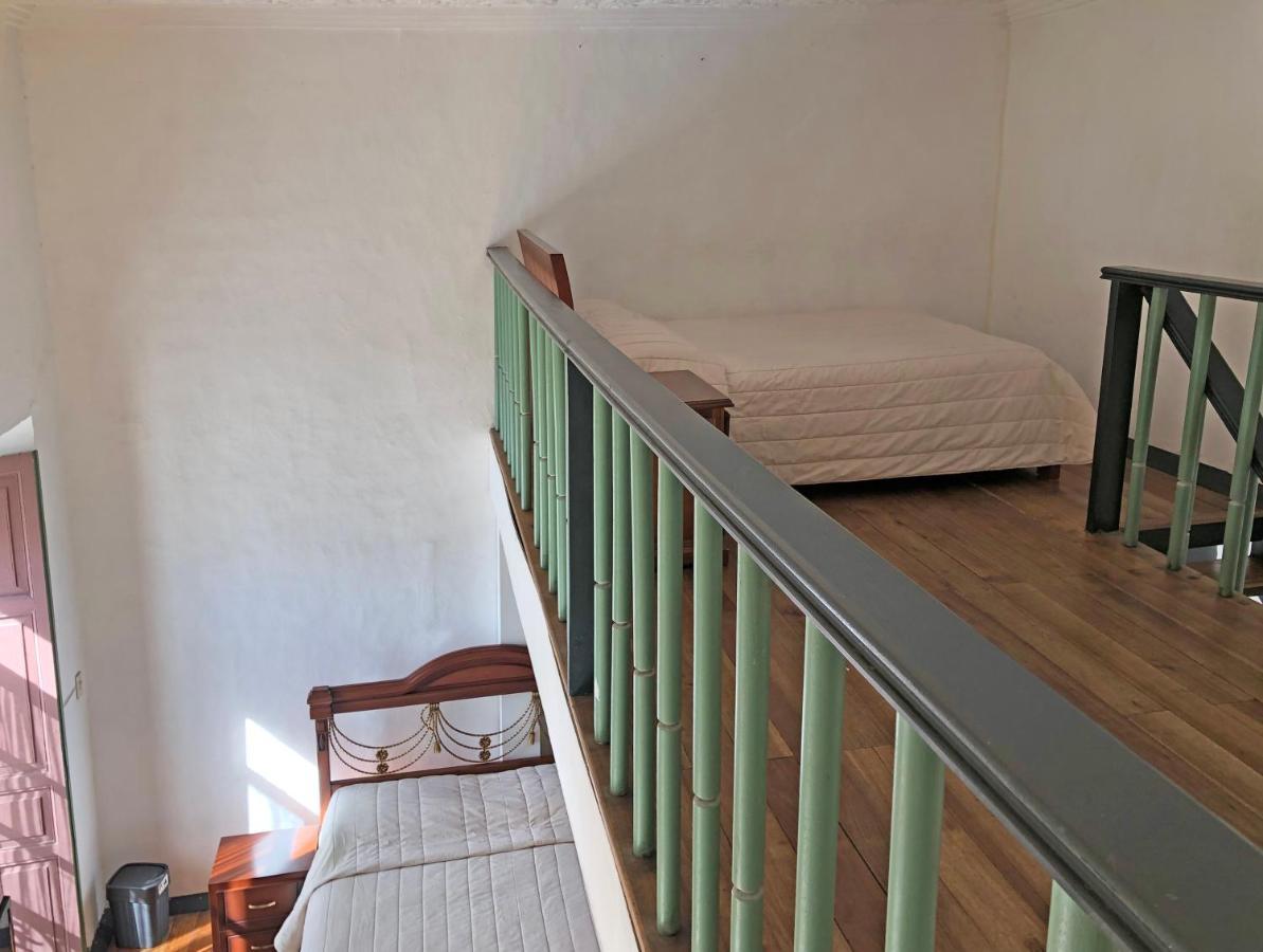 Latina Hostal *